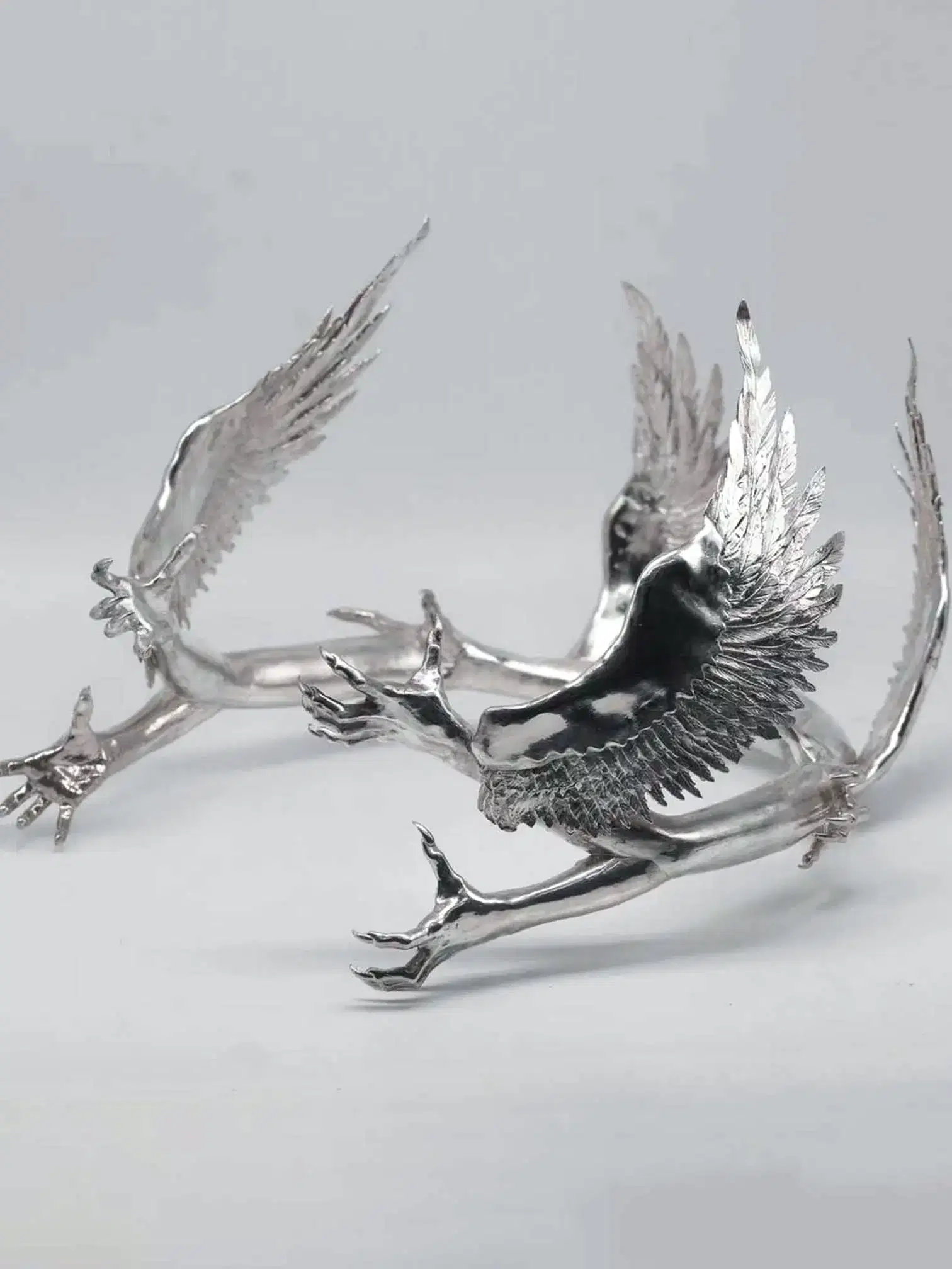 “Dijiang,” a sculptural silver crown with an organic designed by Pratt jewelry student @shine.wt created from a 3D-printed wax mold